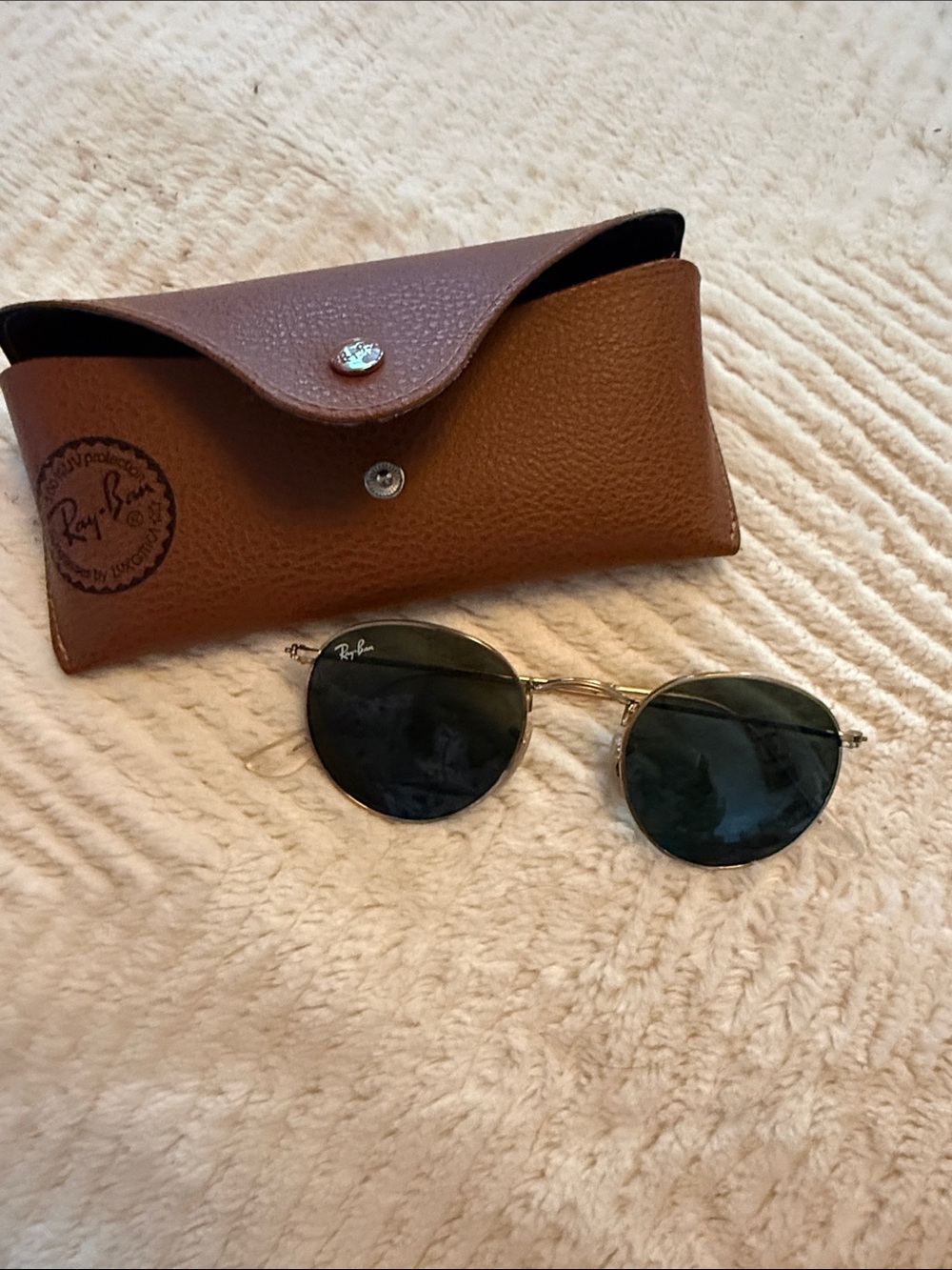 Ray-Ban Men’s Round Metal Sunglasses in Gold with Dark Green Lenses